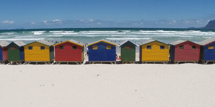 Casas coloridas na praia - Cidade do Cabo