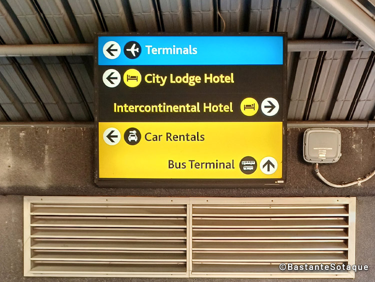 Aeroporto de Joanesburgo: Terminal de vans e ônibus; hoteis