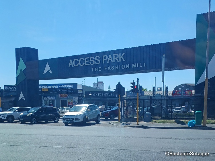 Compras na África do Sul: Shopping Access Park, Cidade do Cabo/Cape Town.