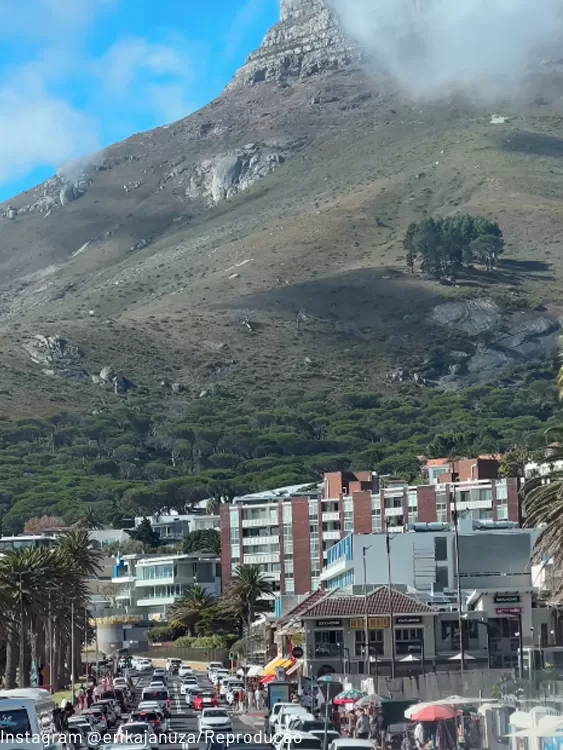 Erika Januza em Camps Bay